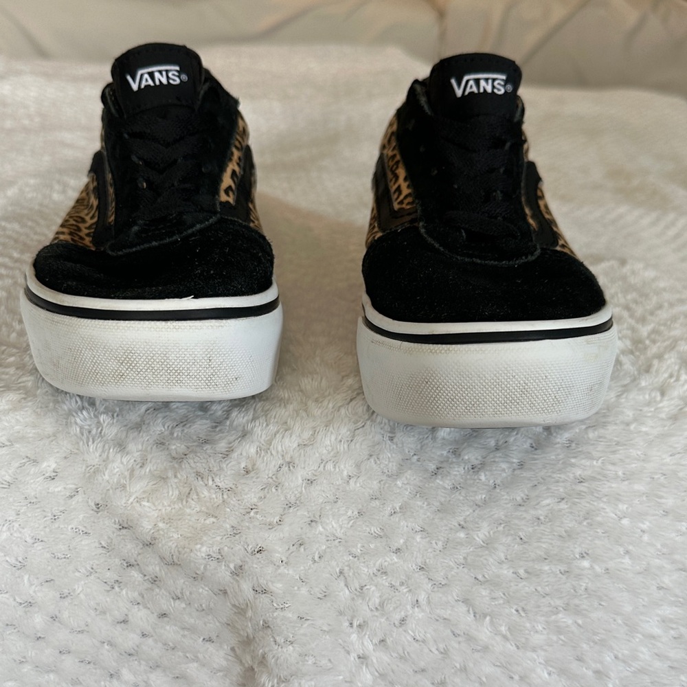 VANS Ward  Leopard Print Platform Skate Shoe. Youth US 4